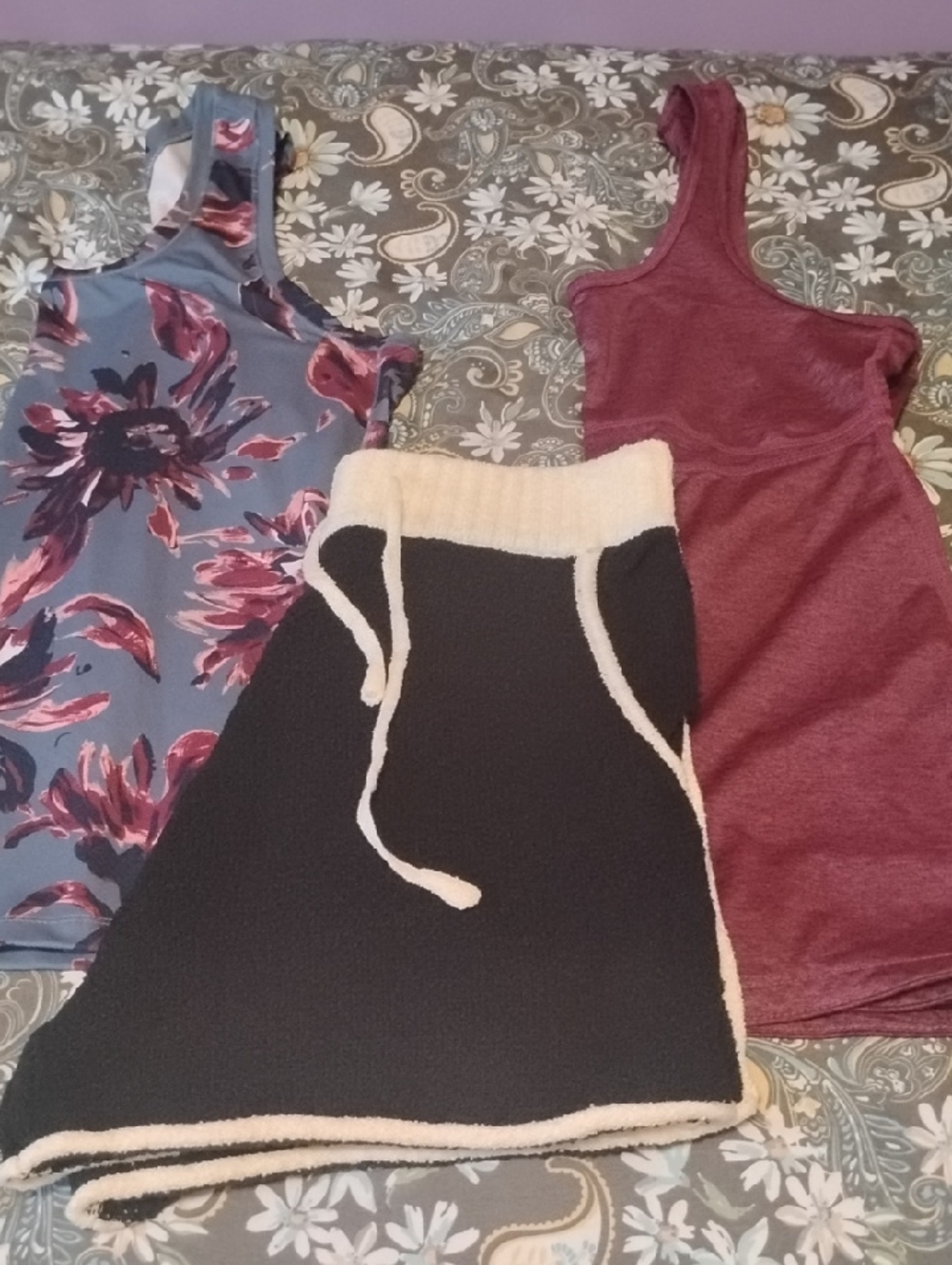 🌺 Bundle Set Of 3 Size Small All: 1 Short And 2 Tanks All Great Condition